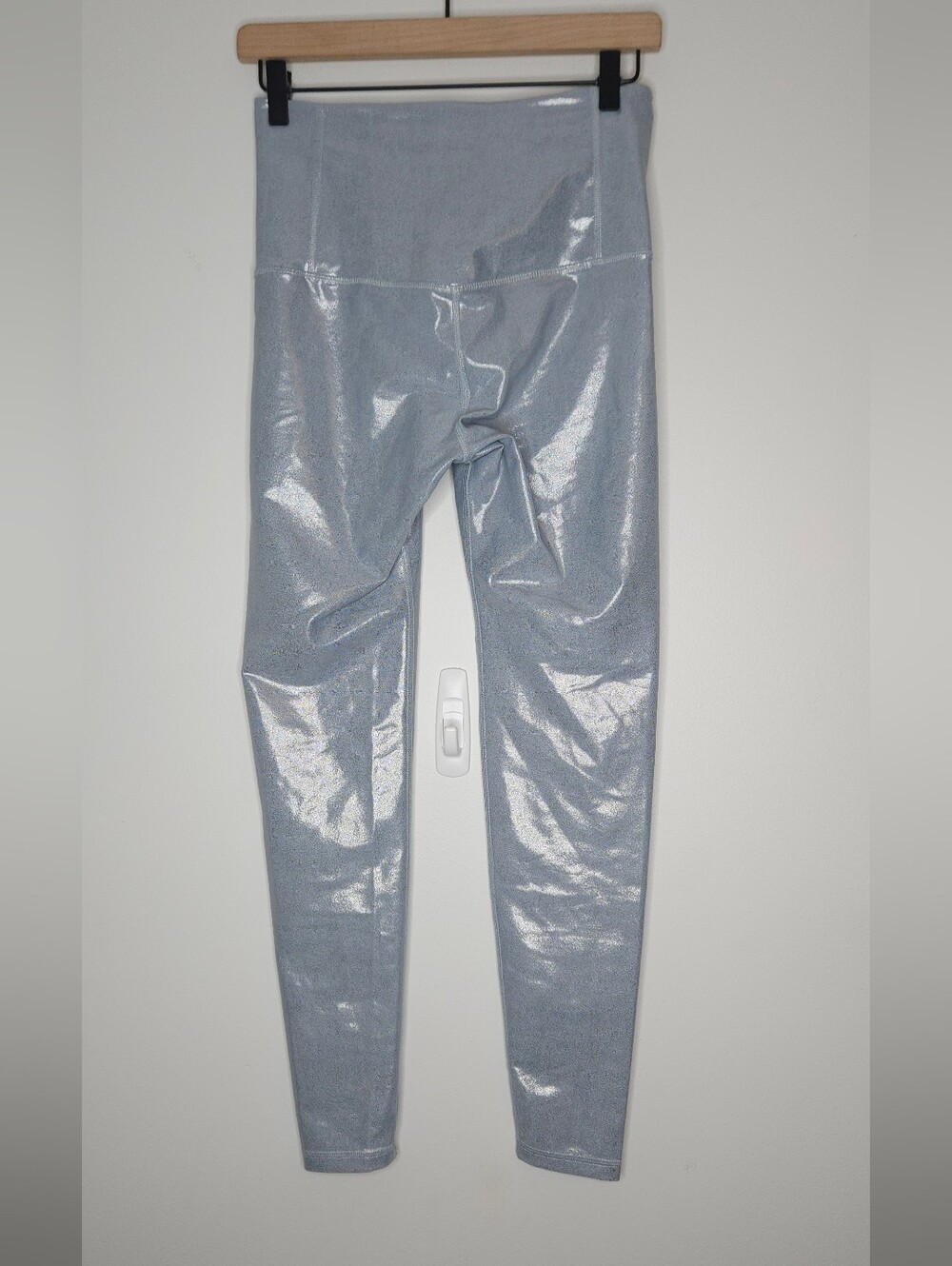 Old Navy Silver Metallic Active Leggings - Picture 2 of 4
